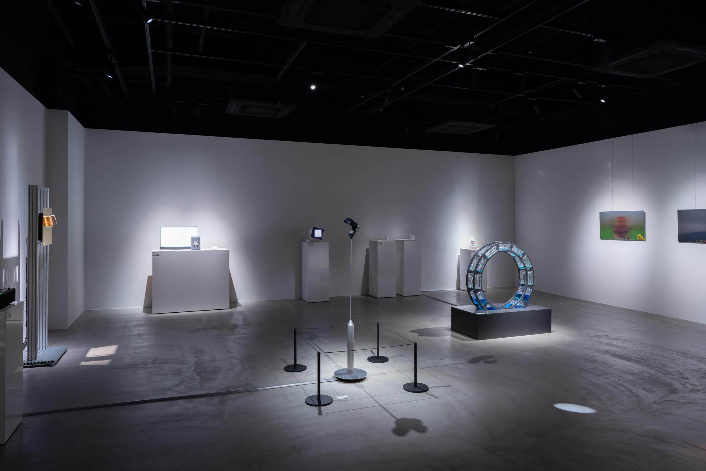 siro exhibition 02「は、回る」